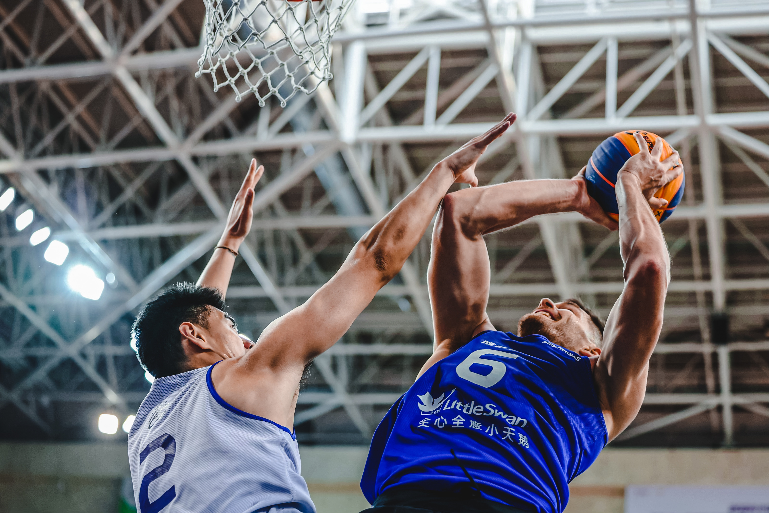 PG电子试玩官网-篮球专业队伍在国际比赛中取得胜利