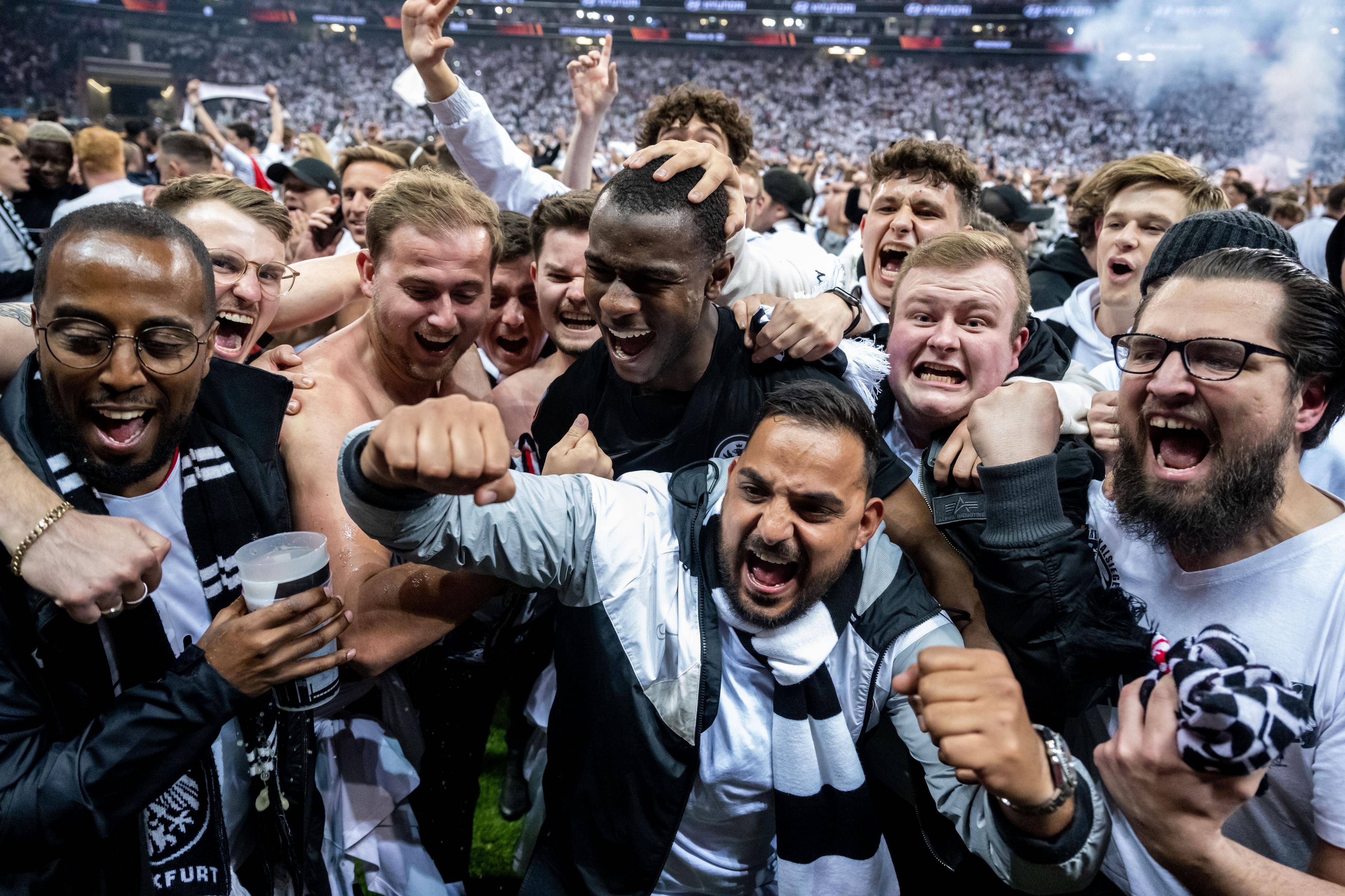 包含国际足球联赛擂台赛连场，球队实力抗衡的词条