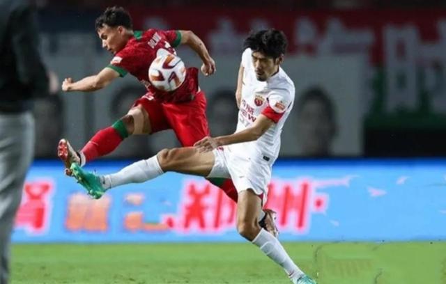 争议球员离队引围观，球队管理深陷舆论漩涡