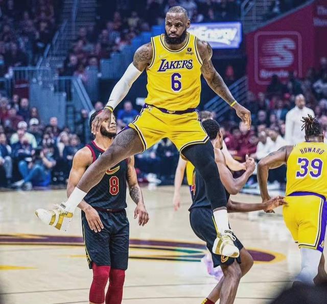 湖人稳守主场,零封对手实现完胜的简单介绍 湖人稳守主场,零封对手实现完胜的简单介绍