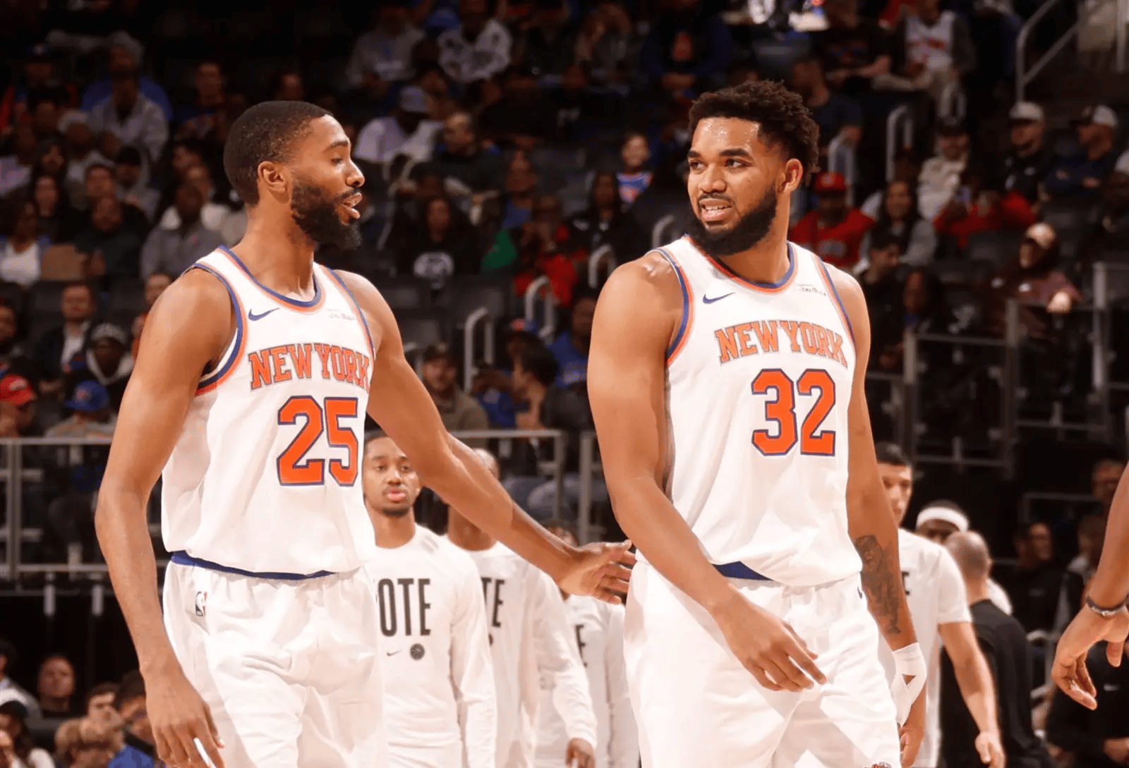 尼克斯球员连番发威,帮助球队击败对手 尼克斯球员连番发威,帮助球队击败对手