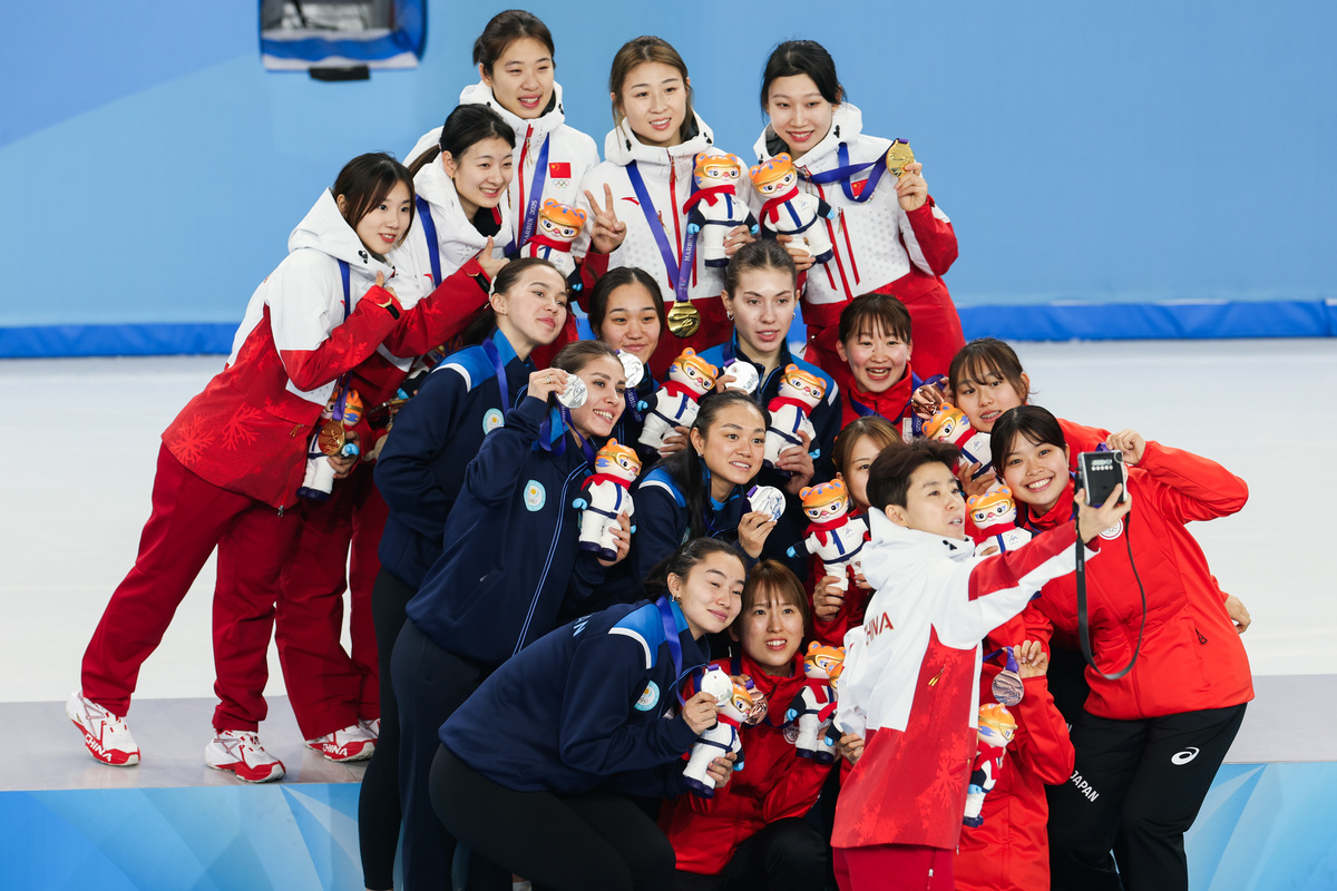 短道速滑冠军速度惊人,轻松拿下金牌 短道速滑冠军速度惊人,轻松拿下金牌