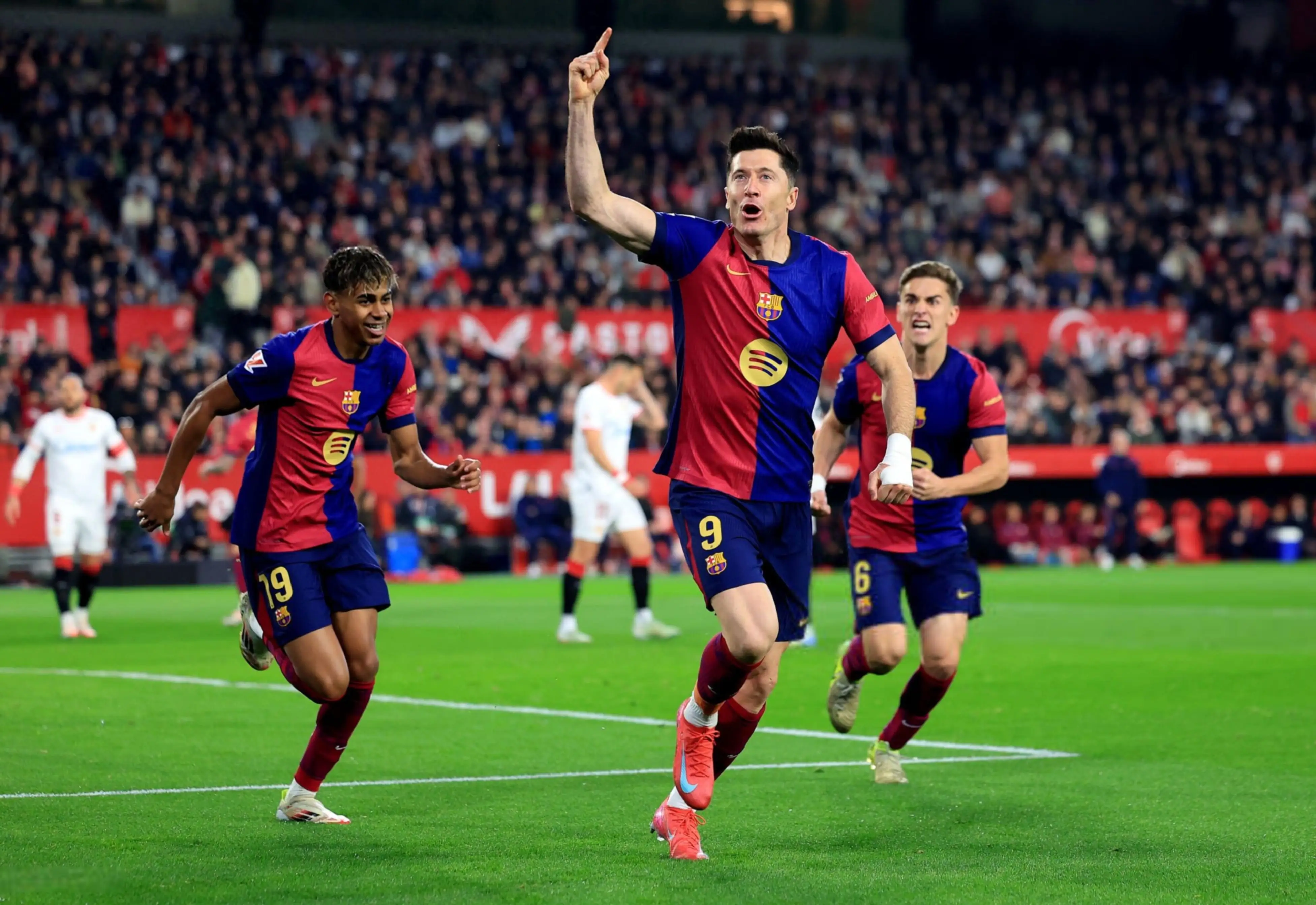 重大足球比赛中球员的表现令人钦佩! 重大足球比赛中球员的表现令人钦佩!