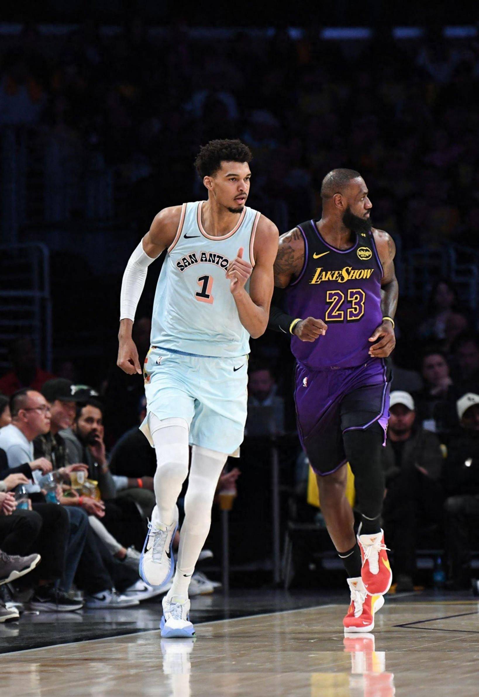 关于湖人减少失误率,大幅改善防守的信息 关于湖人减少失误率,大幅改善防守的信息