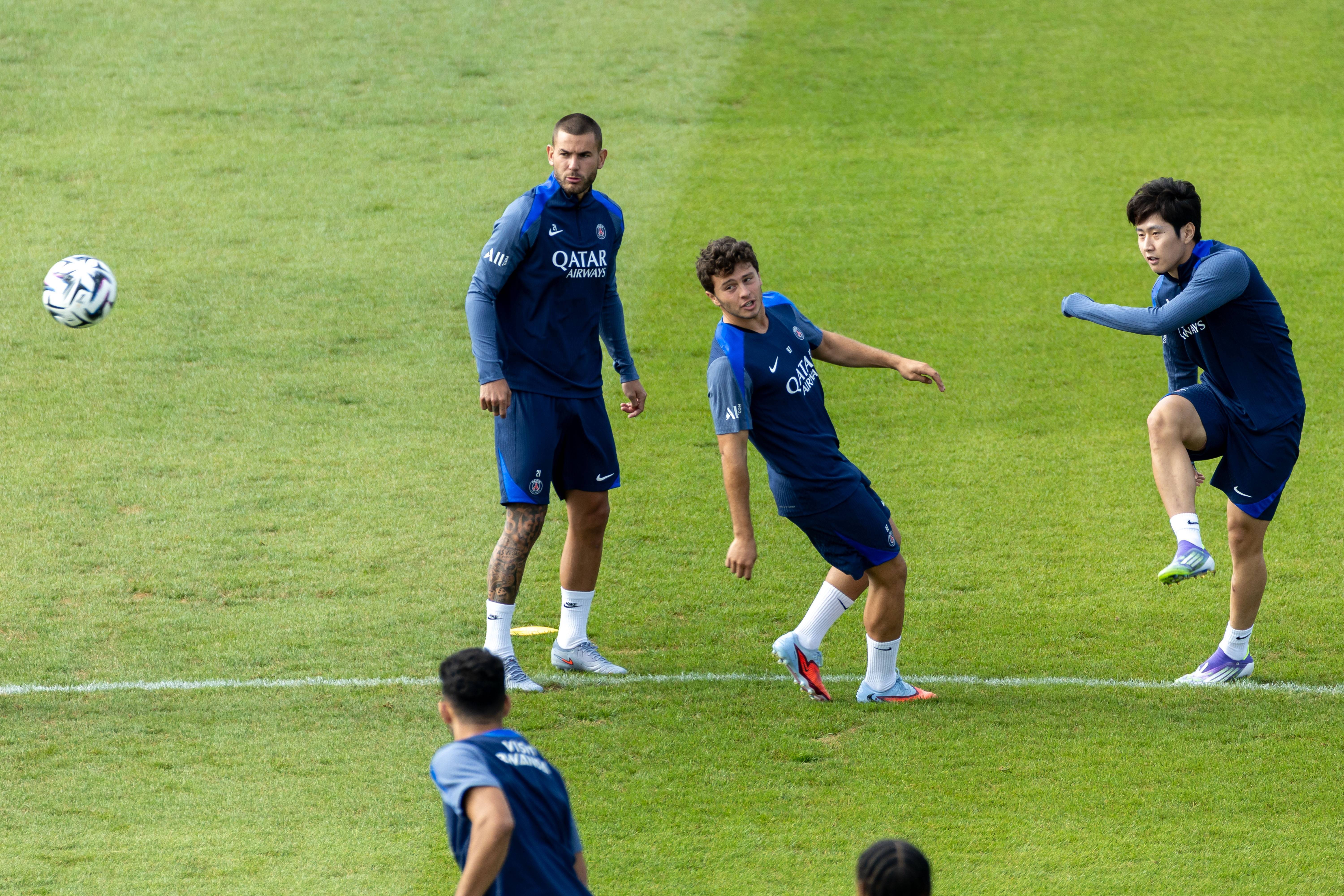 巴黎圣日耳曼球员表现出色,为法甲联赛增光添彩 巴黎圣日耳曼球员表现出色,为法甲联赛增光添彩