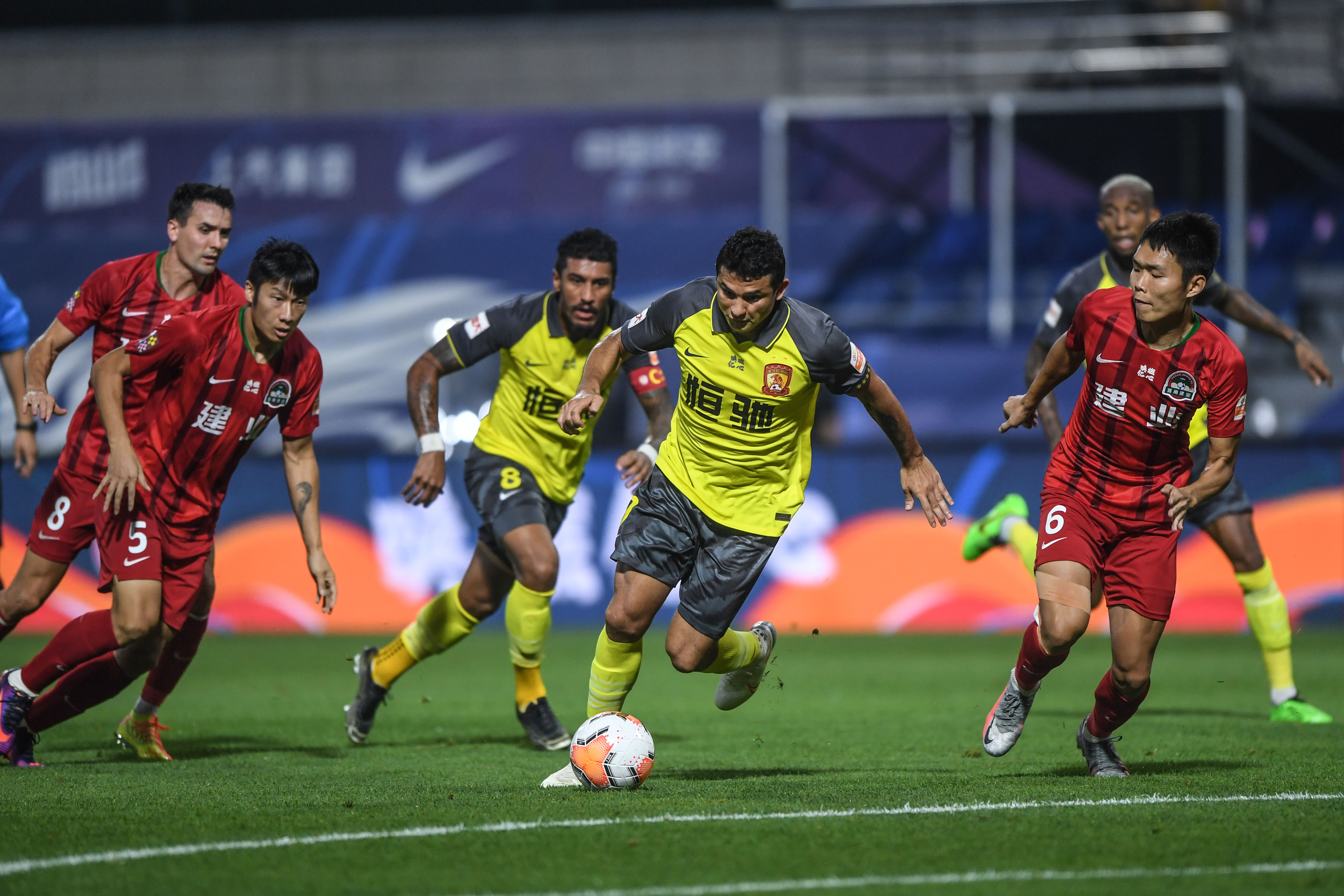 河南建业客场战平恒大,取得宝贵积分的简单介绍 河南建业客场战平恒大,取得宝贵积分的简单介绍