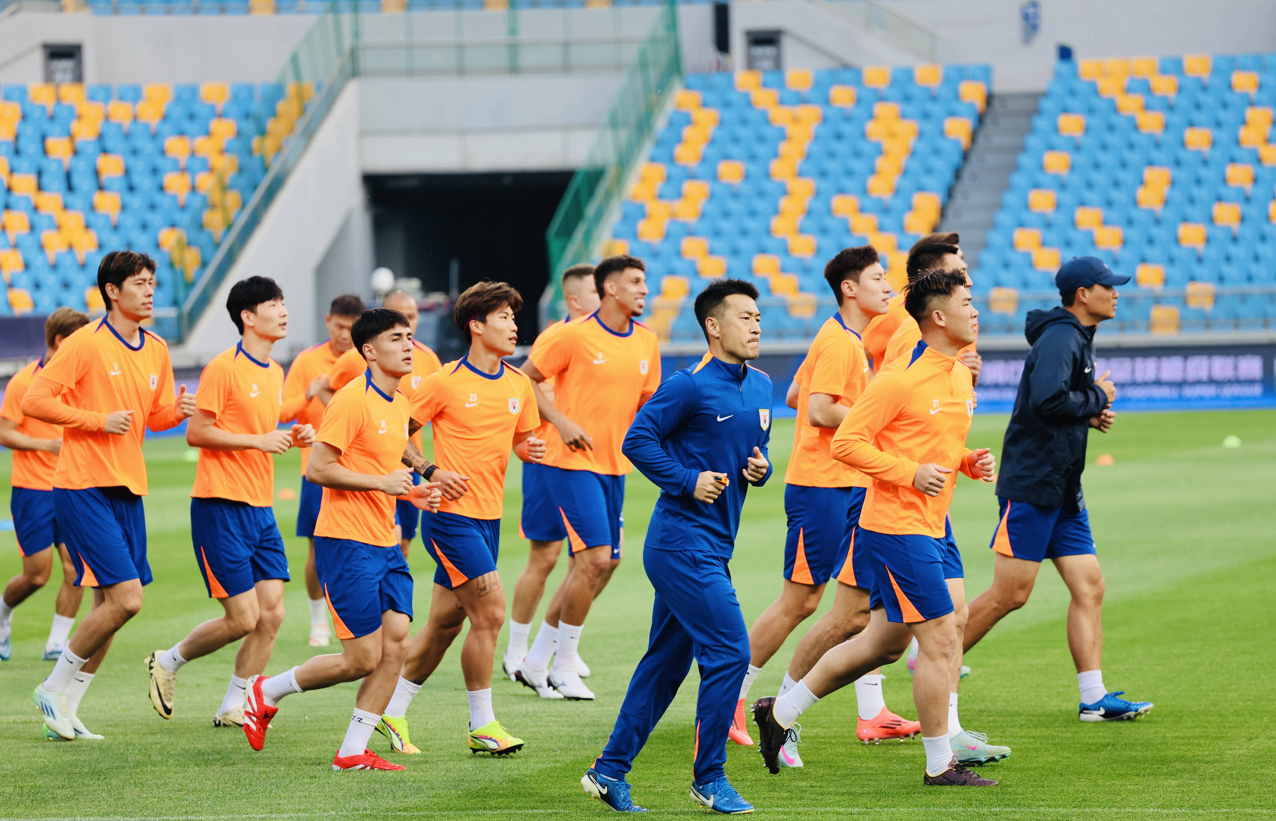 教练员对球队未来的训练计划做出了重要调整的简单介绍