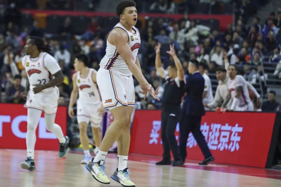 PG电子试玩官网-包含中国篮球联赛上演激烈对决，球员各显神通的词条