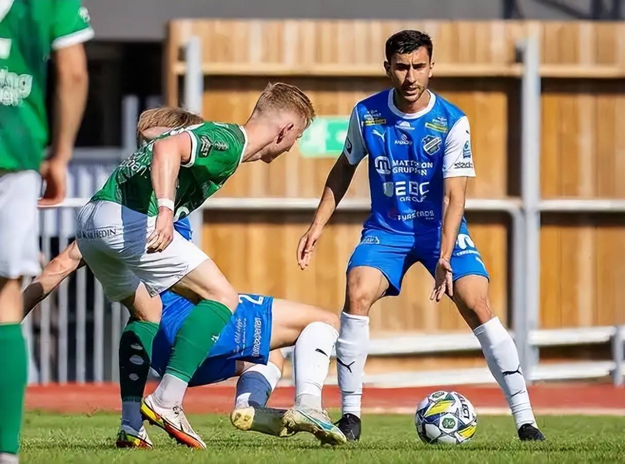 后卫组合获得赞誉,率领球队取得胜利的简单介绍 后卫组合获得赞誉,率领球队取得胜利的简单介绍