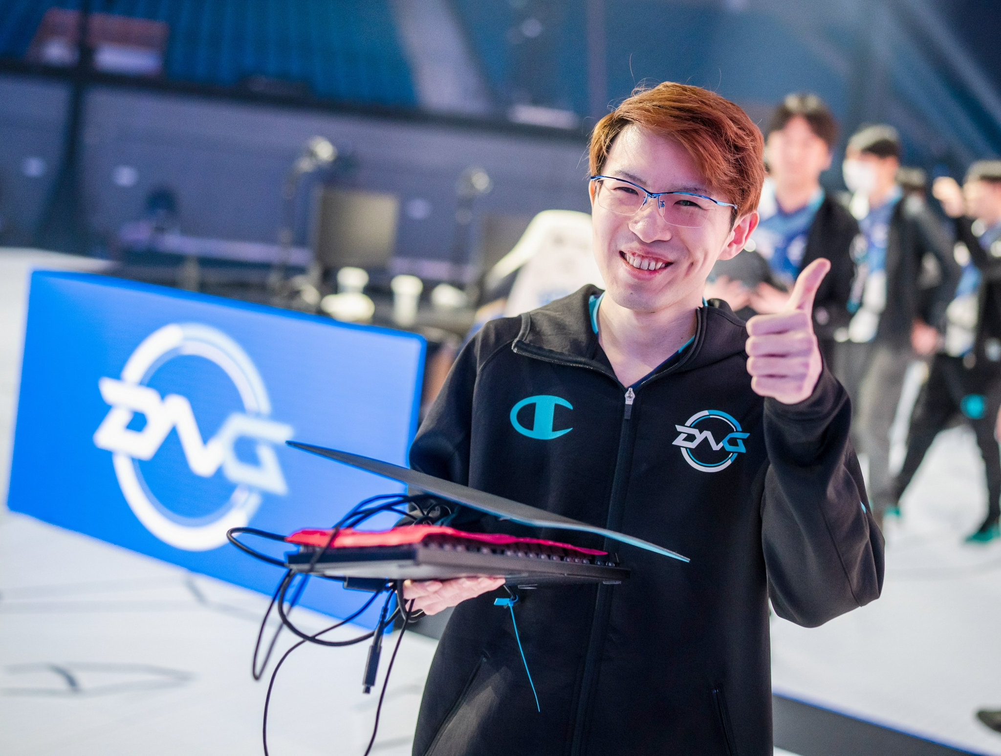 关于DFM轻取HKA，Doinb关键团战开团秒人鏖战多局四强赛，点燃全场激情的信息