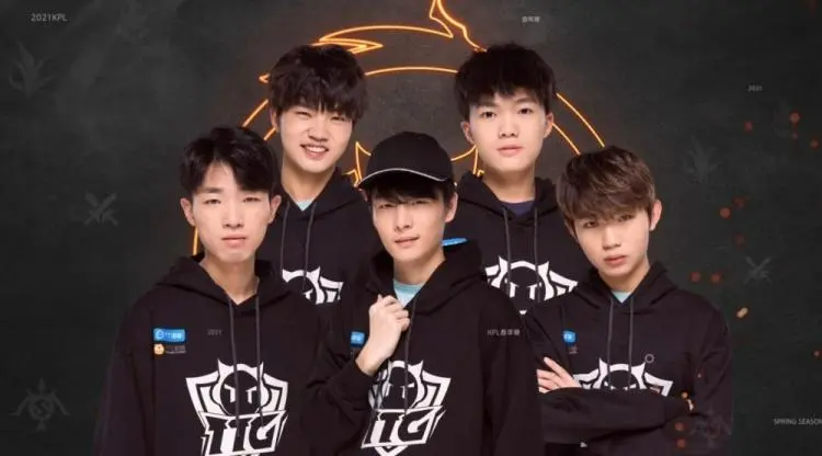 CLG碾压C9,Chovy线上压制力十足激烈交锋八强赛,成为赛场最大亮点的简单介绍 CLG碾压C9,Chovy线上压制力十足激烈交锋八强赛,成为赛场最大亮点的简单介绍