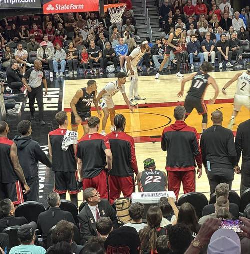 包含热火队季后赛表现抢眼,希望挺进决赛的词条 包含热火队季后赛表现抢眼,希望挺进决赛的词条