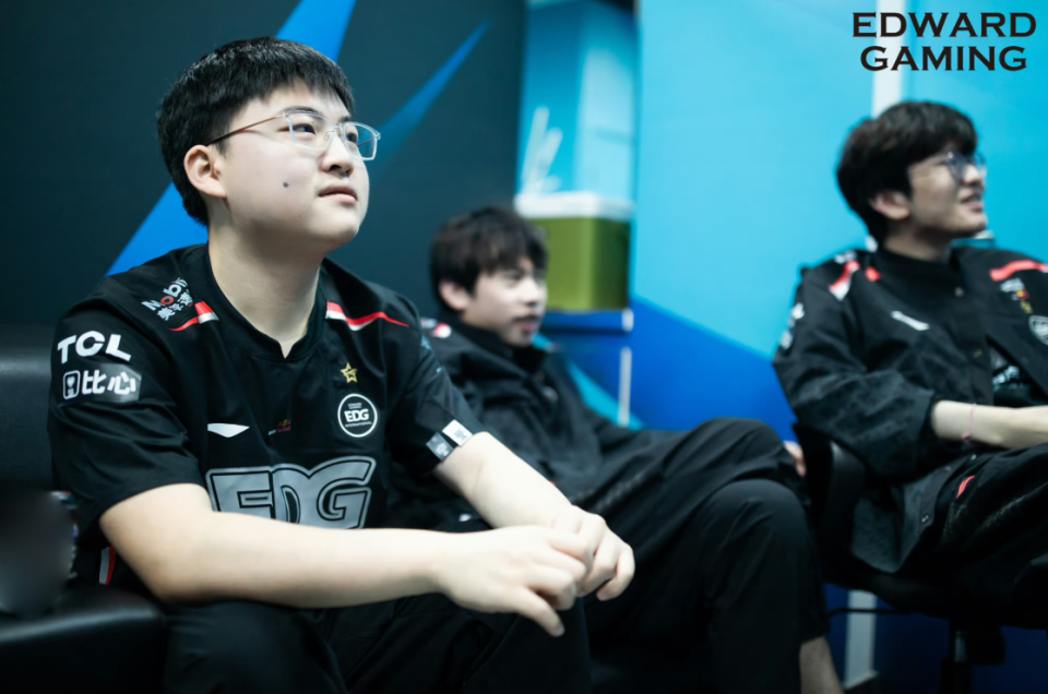 PG平台-G2血洗IG，Uzi极限生还后反打强强对话四强赛，留下经典瞬间的简单介绍