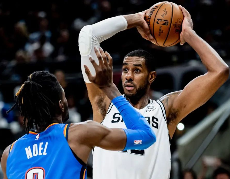 PG电子线上登入-雄鹿队加强内线，战绩稳步攀升