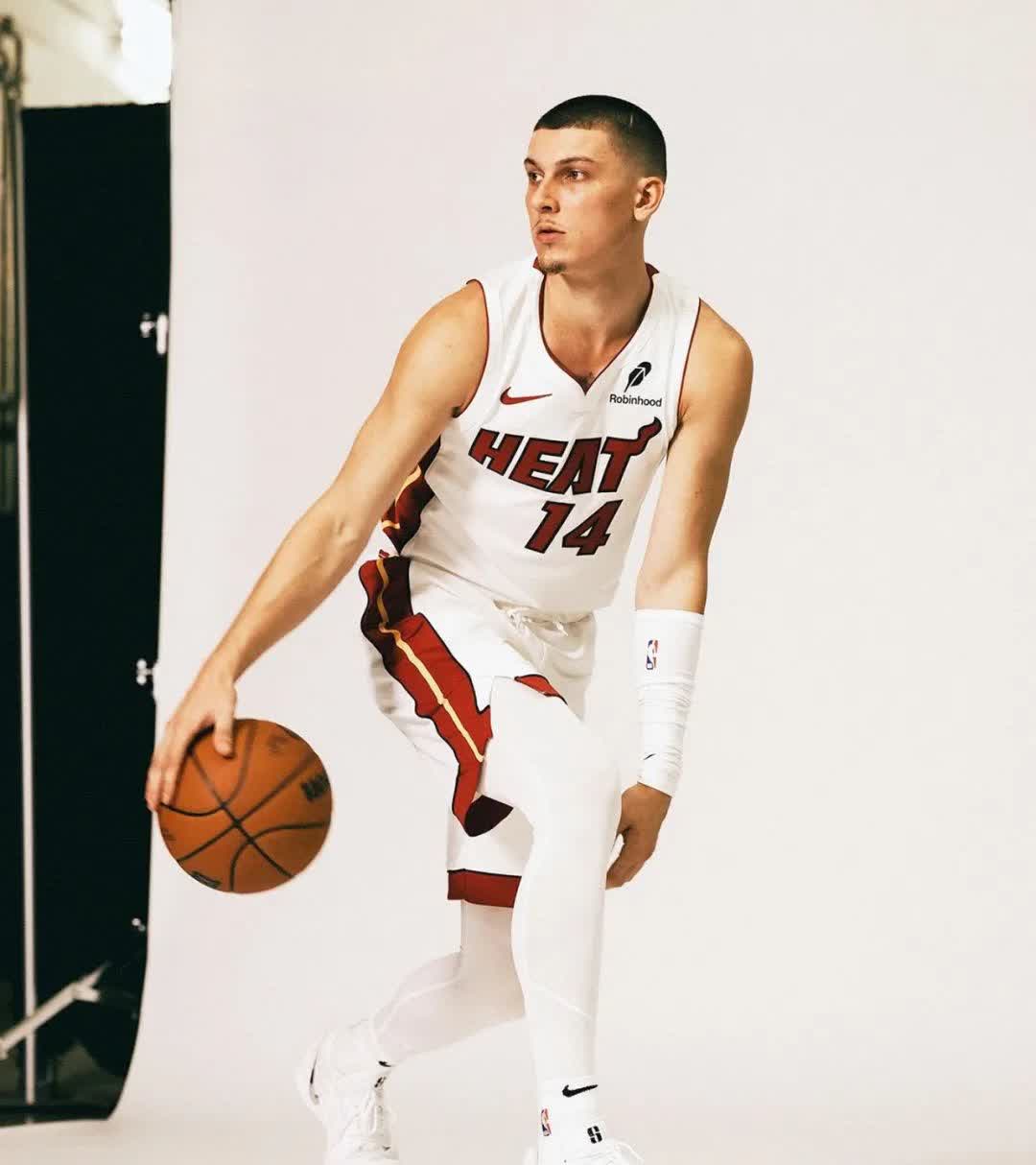 热火全队状态回勇,以122比105击败太阳 热火全队状态回勇,以122比105击败太阳