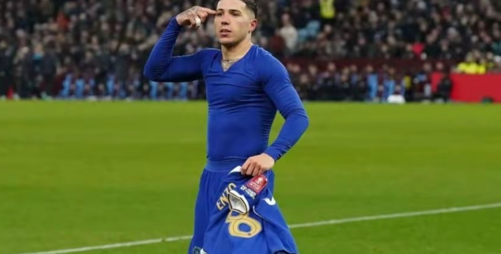 切尔西主教练传授年轻队员经验 切尔西主教练传授年轻队员经验