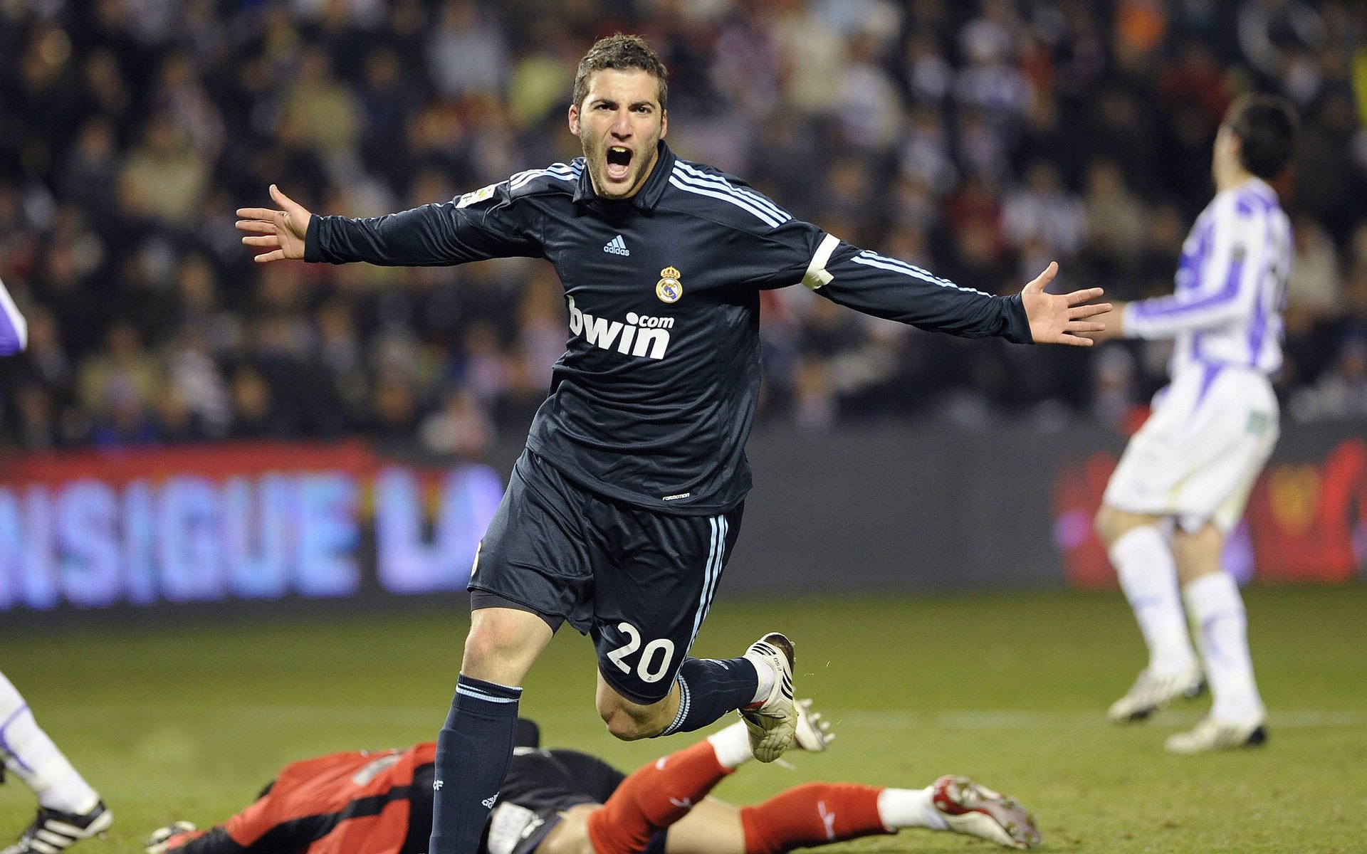 足坛未解之谜，当紫百合踏平挪威，为何最佳却是阿圭罗？